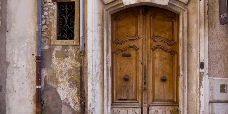 张家界七星山“天空之城”全景攻略：悬崖火车、云顶索道与高山度假新体验，天门山黄龙洞青龙黎黎周边游全解析